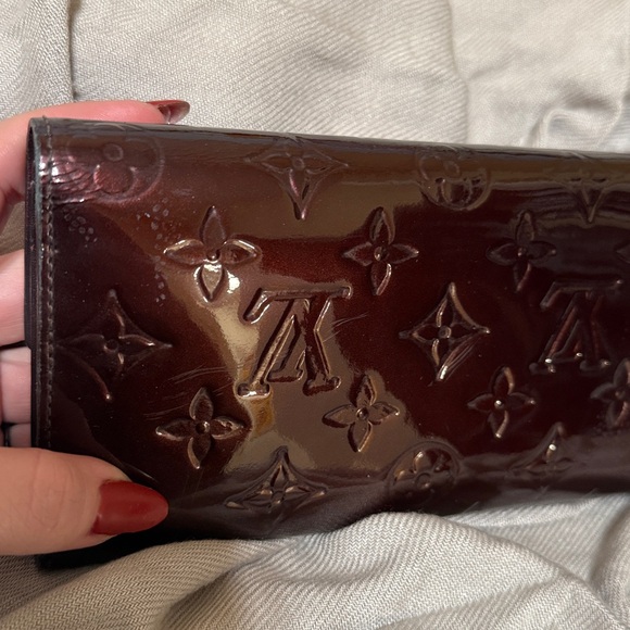 Authentic Burgundy color vernis Long Luis Vuitton Wallet - Picture 14 of 17